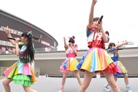 「土っキュン▽!!少女」を披露するときめき▽宣伝部。