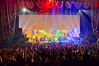 「『HAVE A "GOOD" NIGHT Vol.51～70「グアナコの行進』」中野サンプラザホールの様子。（撮影：佐藤広理）