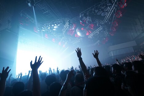 BOOM BOOM SATELLITES「FRONT CHAPTER - THE FINAL SESSION - LAY YOUR HANDS ON ME SPECIAL LIVE」の様子。