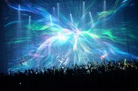 「FRONT CHAPTER - THE FINAL SESSION - LAY YOUR HANDS ON ME SPECIAL LIVE」の様子。