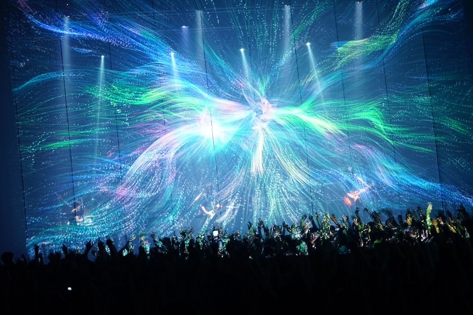 「FRONT CHAPTER - THE FINAL SESSION - LAY YOUR HANDS ON ME SPECIAL LIVE」の様子。