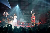 左から増田有華、KREVA。（撮影：半田安政）