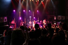 Salley「Salley Live Tour 2017 『Clear』」東京・WWW公演の様子。（撮影：當摩果奈絵）