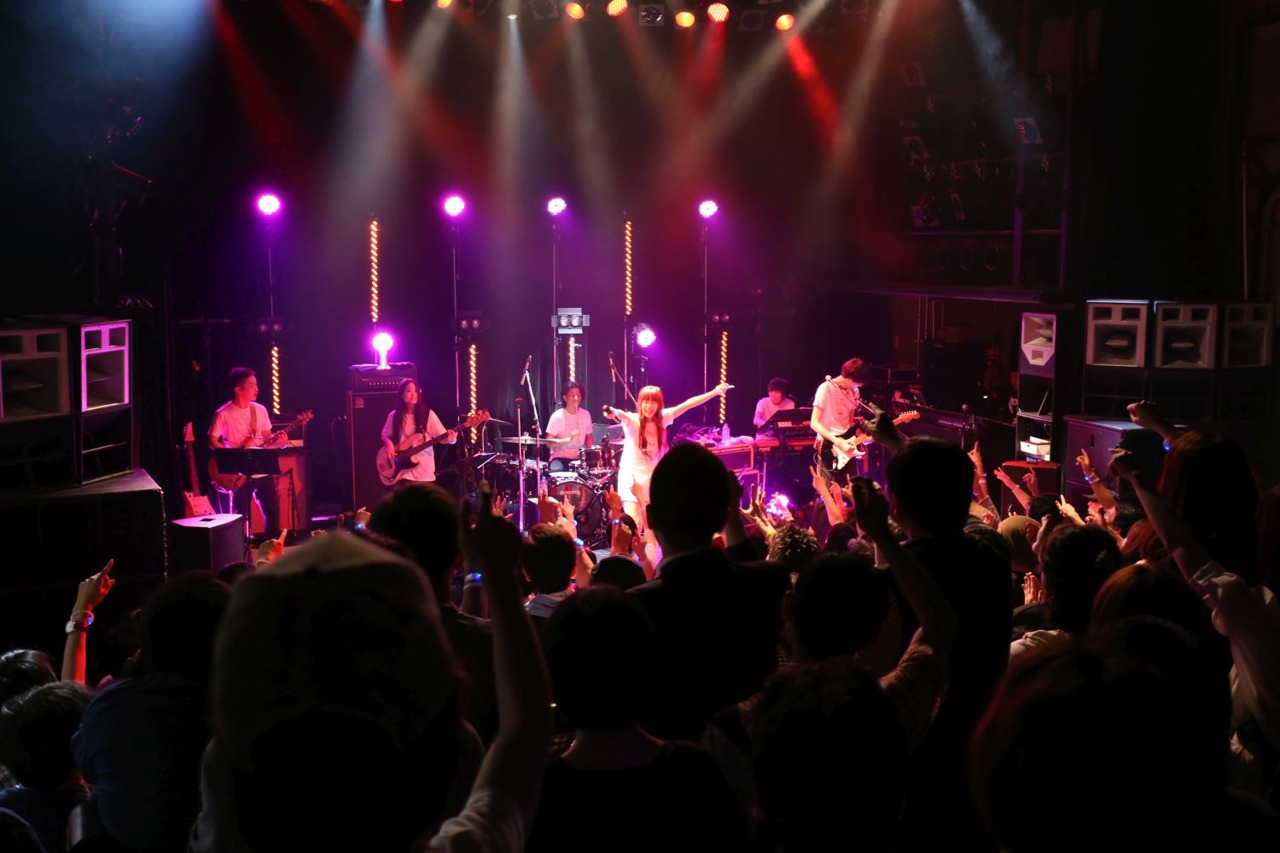 Salley「Salley Live Tour 2017 『Clear』」東京・WWW公演の様子。（撮影：當摩果奈絵）