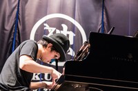 H ZETT M「ピアノ独演会」の様子。（Photo by Yuta Ito）