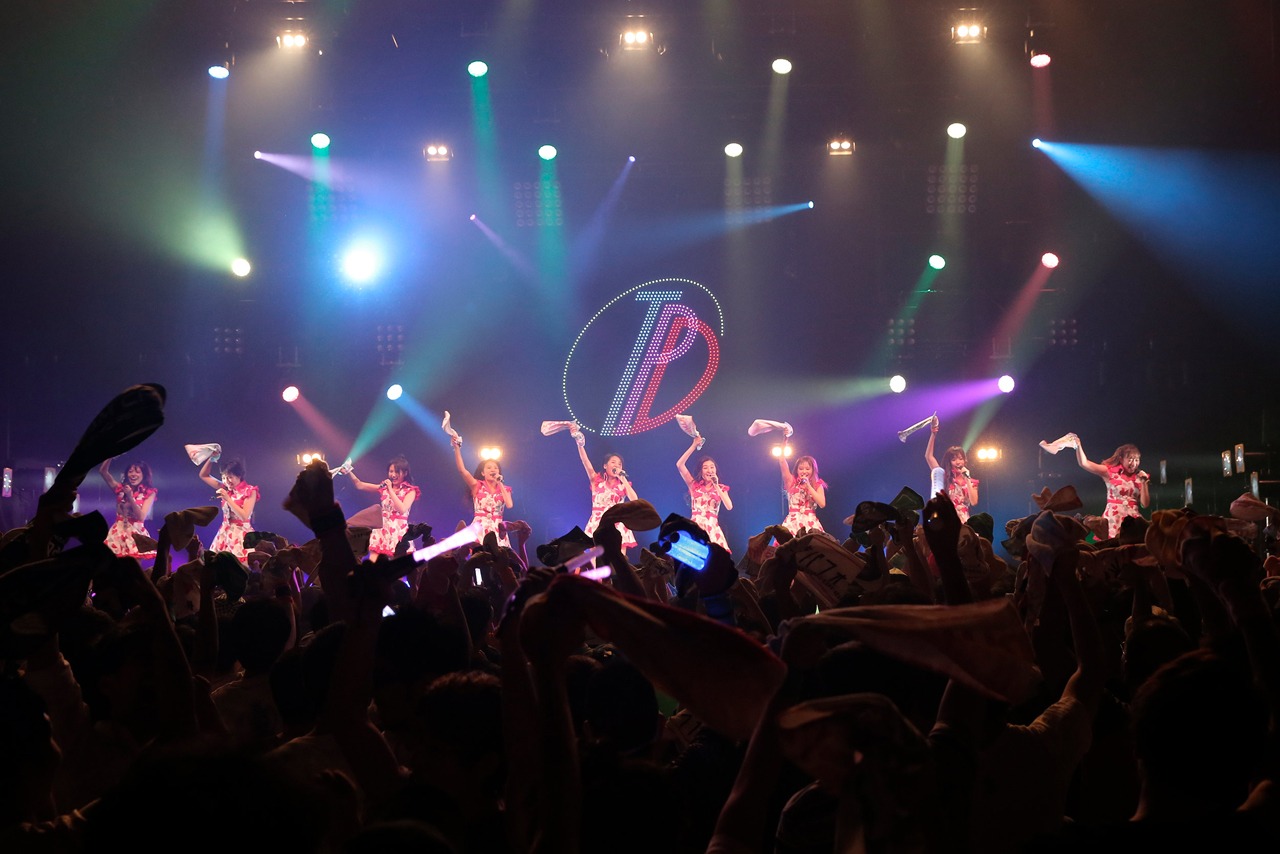 「東京パフォーマンスドール 4th Anniversary ダンスサミット」初日公演の様子。（写真提供：EPICレコードジャパン）