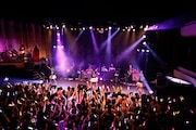 イヤホンズ2周年記念LIVE「月世界旅行楽団」の様子。(撮影:中島たくみ)