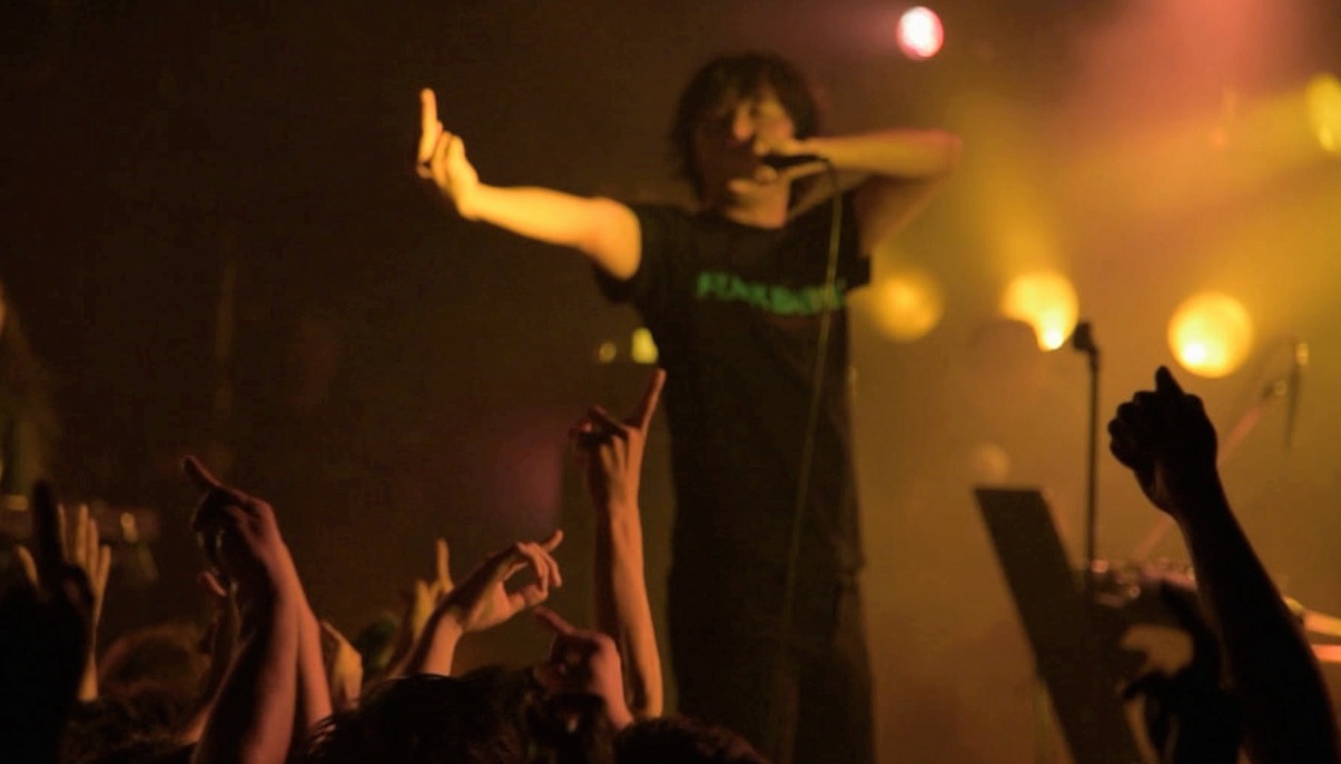 Have a Nice Day!「Fallin Down」ライブ映像のワンシーン。
