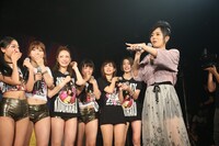 第2世代マスカッツに的確なダメ出しをする蒼井そら。（写真提供：ポニーキャニオン）