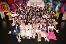 初代恵比寿マスカッツと第2世代恵比寿★マスカッツの集合写真。（写真提供：ポニーキャニオン）