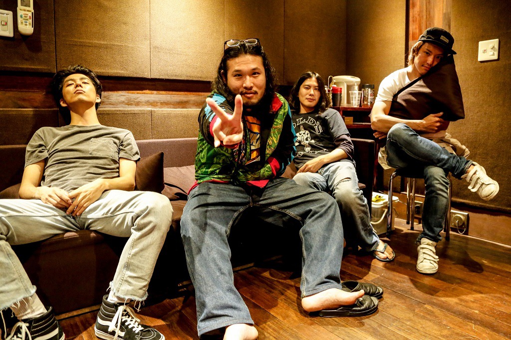 「MAD CITY」のレコーディングを終えたTENDOUJI。
