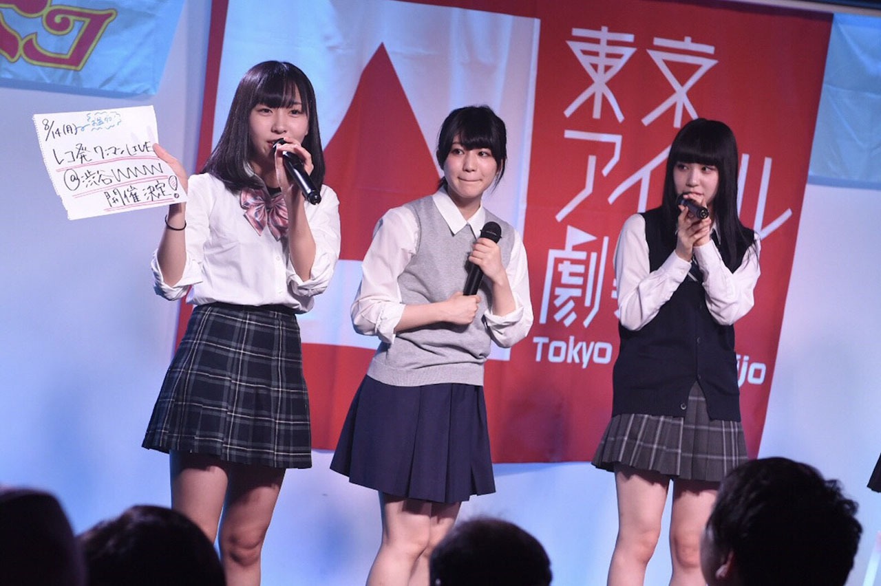 定期公演でレコ発ワンマンライブ開催を発表するレッツポコポコ。（写真提供：YOU'LLRECORDS.）