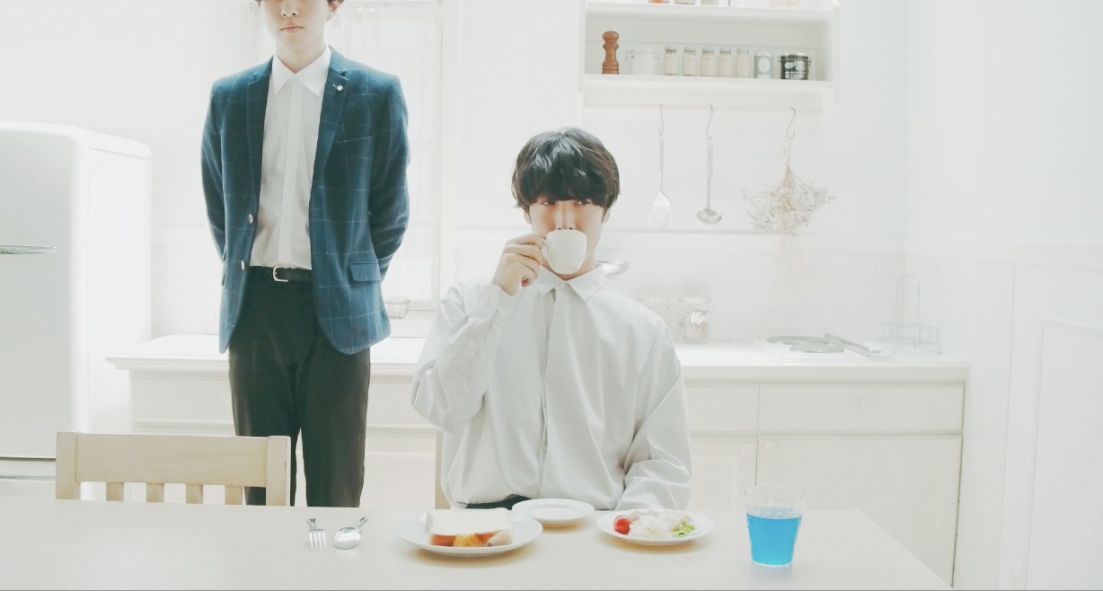 SHE'S「Beautiful Day」ミュージックビデオのワンシーン。