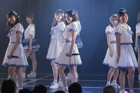 「総選挙感謝公演～まずはありがとう！話はそれからだ～」の様子。(c)AKS