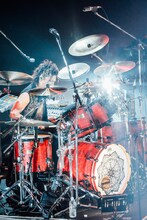 SATOち（Dr）（撮影：西槇太一）