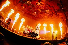 MUCC「MUCC 20TH-21ST ANNIVERSARY 飛翔への脈拍 ～そして伝説へ～ 第II章 06-17 極志球業シ終T」の様子。（撮影：西槇太一）