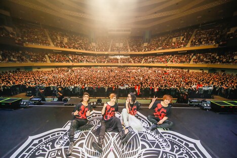 アンコールで撮影された記念写真。（撮影：西槇太一）