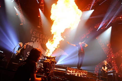 SiM（撮影：本田裕二）