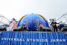 「LIVE MONSTER LIVE 2017 DREAMS COME TRUE SPECIAL LIVE at UNIVERSAL STUDIOS JAPAN」の様子。（撮影：岸田哲平）