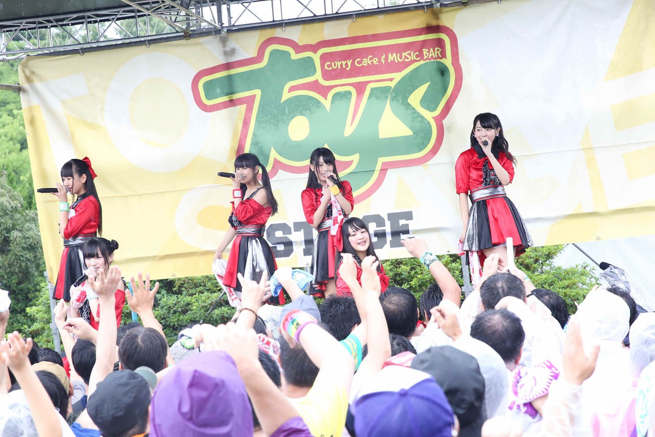 dela（撮影：笹森健一）