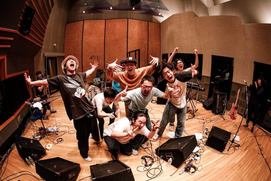 「どついたるねんスタジオライブ『おならぷーぷーセッション』」の様子。（Photo by HAJIME KAMIIISAKA）