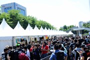 「SATANIC CARNIVAL'17」の様子。（写真提供：PIZZA OF DEATH RECORDS）