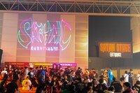 「SATANIC CARNIVAL'17」の様子。（写真提供：PIZZA OF DEATH RECORDS）