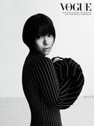 「VOGUE JAPAN」8月号より