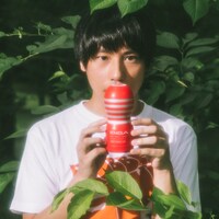 TENGAを持つ藤森元生。