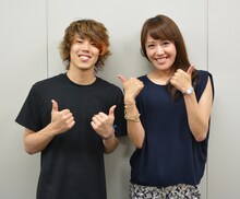 左からReN、堤友香アナウンサー。（写真提供：TOKYO FM）