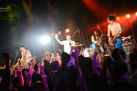 挫・人間「挫・人間チンポジウム2017～新曲キボンヌ～」東京・WWW X公演の様子。（撮影：高村勇一郎）