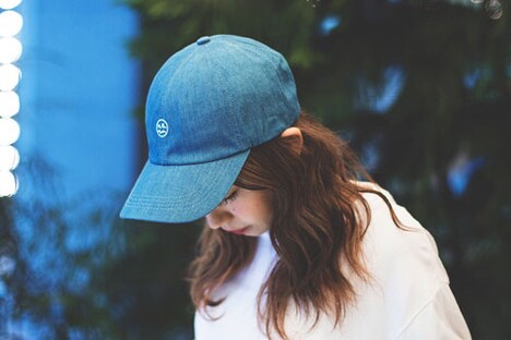 avengers in sci-fiとCA4LAコラボキャップ着用イメージ。