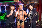 GRANRODEOと真壁刀義。(撮影:江藤はんな)