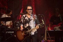 井上陽水（撮影：有賀幹夫）