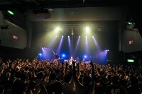 ЯeaL「ワンマンツアー2017“1st Album『19.』Release Tour”」最終公演の様子。（Photo by MASANORI FUJIKAWA）