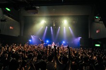 ЯeaL「ワンマンツアー2017“1st Album『19.』Release Tour”」最終公演の様子。（Photo by MASANORI FUJIKAWA）