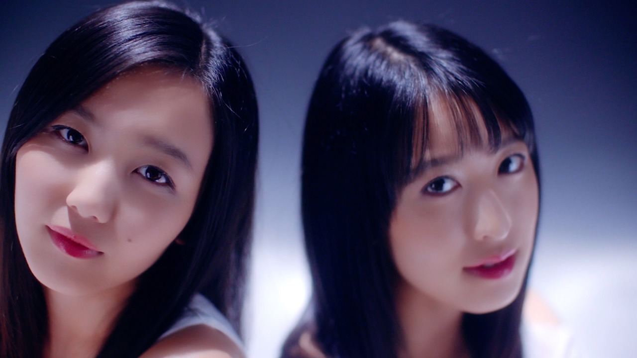 東京女子流「water lily ～睡蓮～」のミュージックビデオのワンシーン。