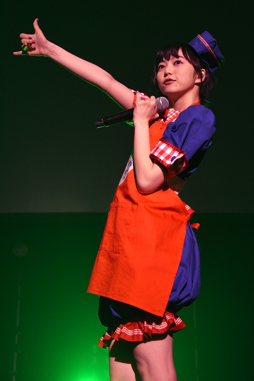 安本彩花