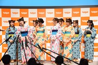 「じゃらん」新CM発表会後の囲み取材の様子。