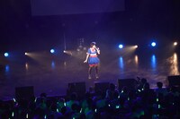 安本彩花生誕ソロライブ「歌って！踊って！歌謡ショー!!安安（やすやす）」の様子。