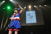 エビ中ファミリーからの質問やリクエストに答える安本彩花。