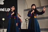 ゲテモノグルメツアー行きが決まったハシヤスメ・アツコとアイナ・ジ・エンド。