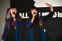 30万円を獲得し、笑顔を見せるリンリンとセントチヒロ・チッチ。