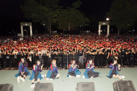 BiSHと清掃員。(撮影:外林健太)