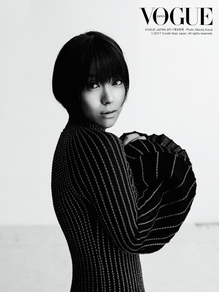 宇多田ヒカルが Vogue Japan に初登場 モードな装いで 響く言葉 語る 音楽ナタリー 宇多田ヒカルが Vogue Japan に初登場 モードな装いで 響く言葉 語る 音楽ナタリー