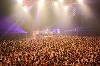 「ASIAN KUNG-FU GENERATION World Tour 2017」初日公演の様子。（Photo by TEPPEI）