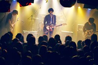 Ivy to Fraudulent Game（撮影：新倉映見（えみだむ））