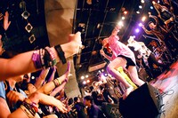 アルカラのアンコールの様子。（撮影：オイケカオリ）