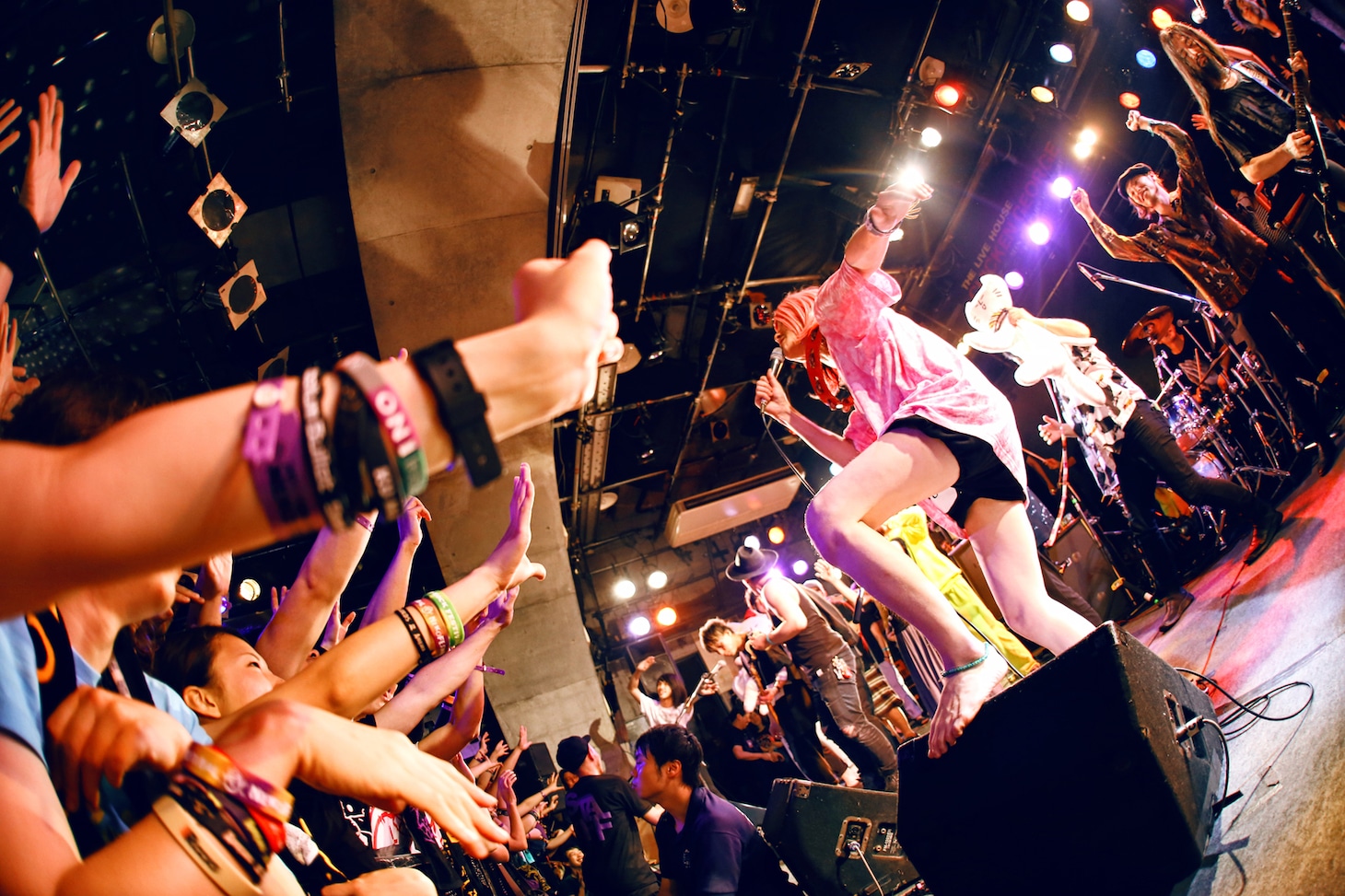 アルカラのアンコールの様子。（撮影：オイケカオリ）