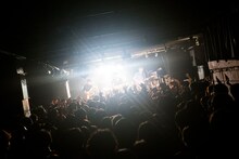 go!go!vanillasのライブの様子。（撮影：オイケカオリ）